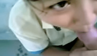Adik Kakak Wiwik Di Ruang Tamu Ketika Rumah Sepi